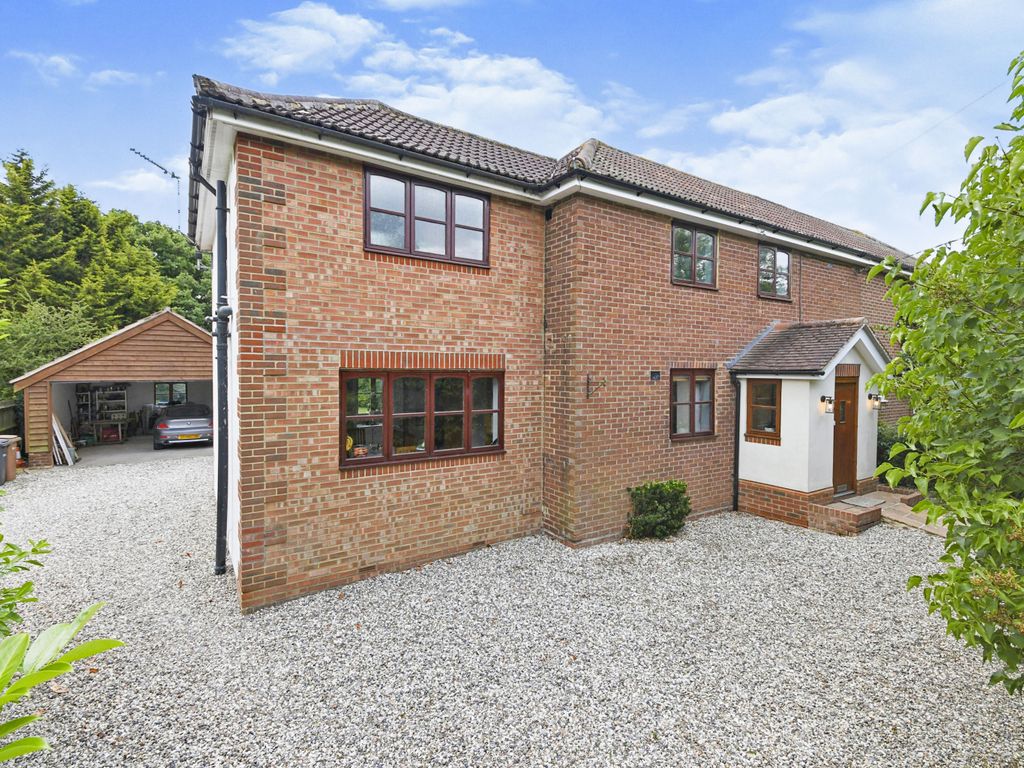 4 bed semidetached house for sale in Partridge Green, Chelmsford CM1