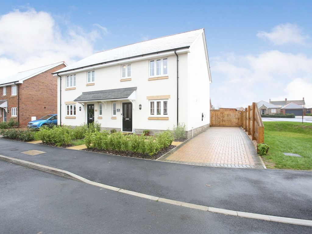 3 bed semidetached house for sale in Broomfield Park, Stoke St