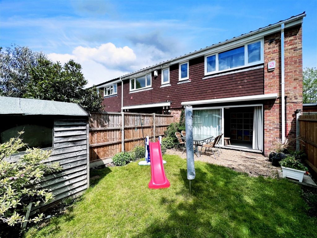 2 bed end terrace house for sale in Whitstable Close, Beckenham BR3 Zoopla