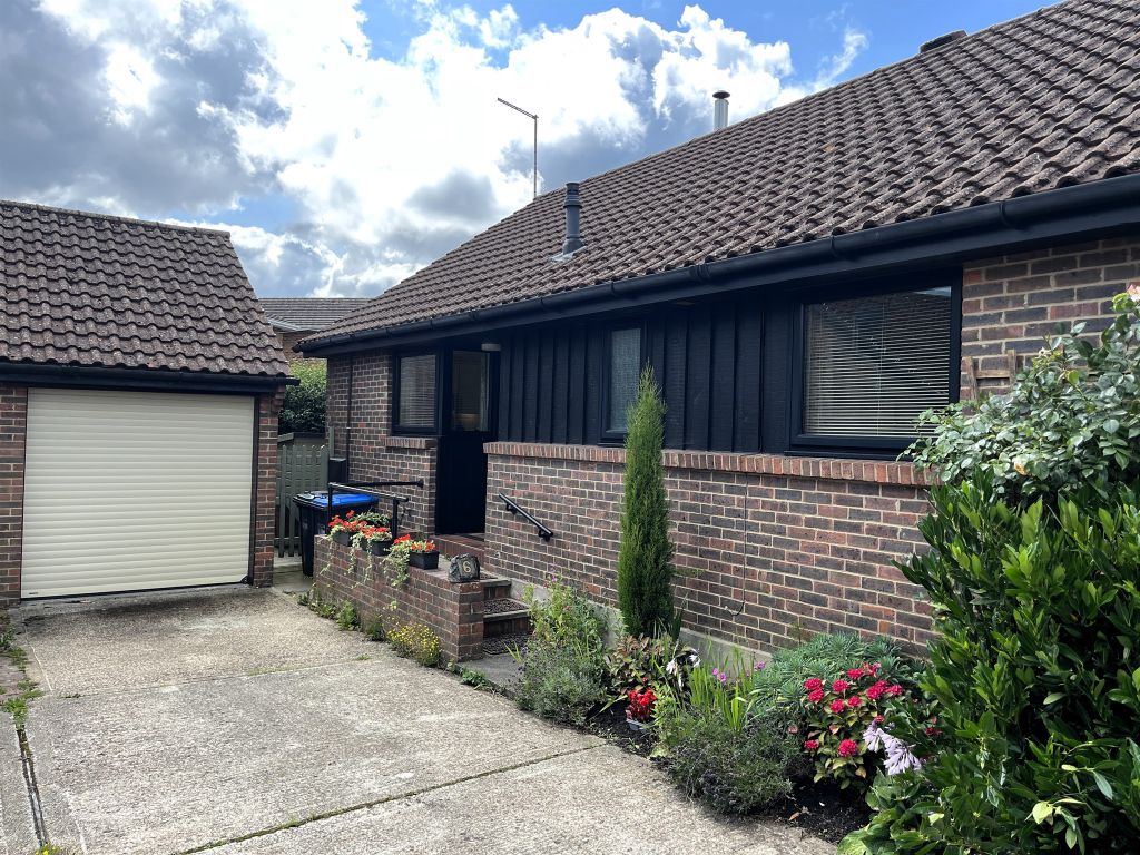 2 bed detached bungalow for sale in Clarence Drive, East Grinstead RH19