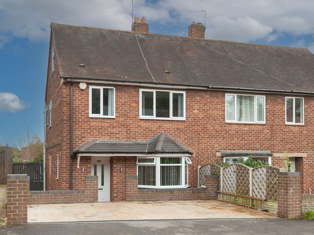 4 bed semidetached house for sale in Levens Way, Chesterfield S41, £