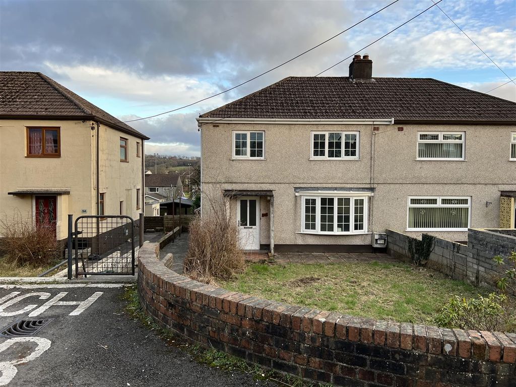 3 bed semidetached house for sale in Blaenau Road, Llandybie