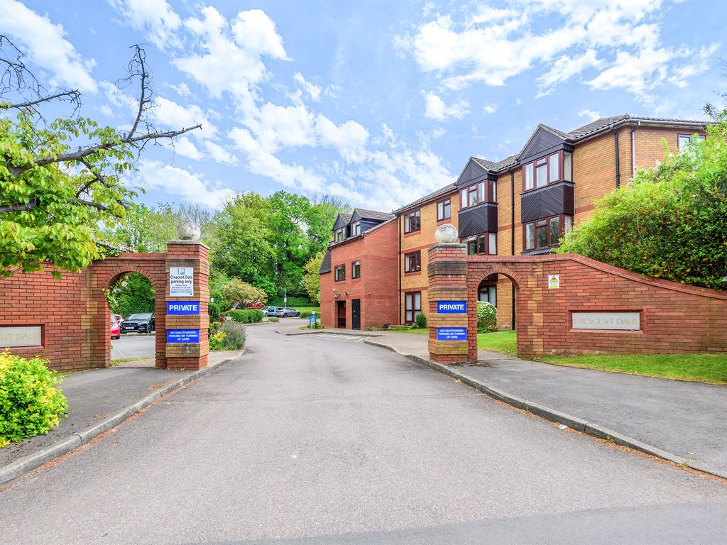 2 bed flat for sale in Crescent Dale, Shoppenhangers Road, Maidenhead SL6, £185,000 Zoopla