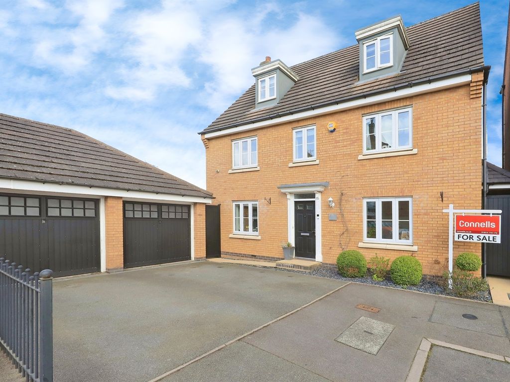 5 bed detached house for sale in Hough Way, Essington, Wolverhampton