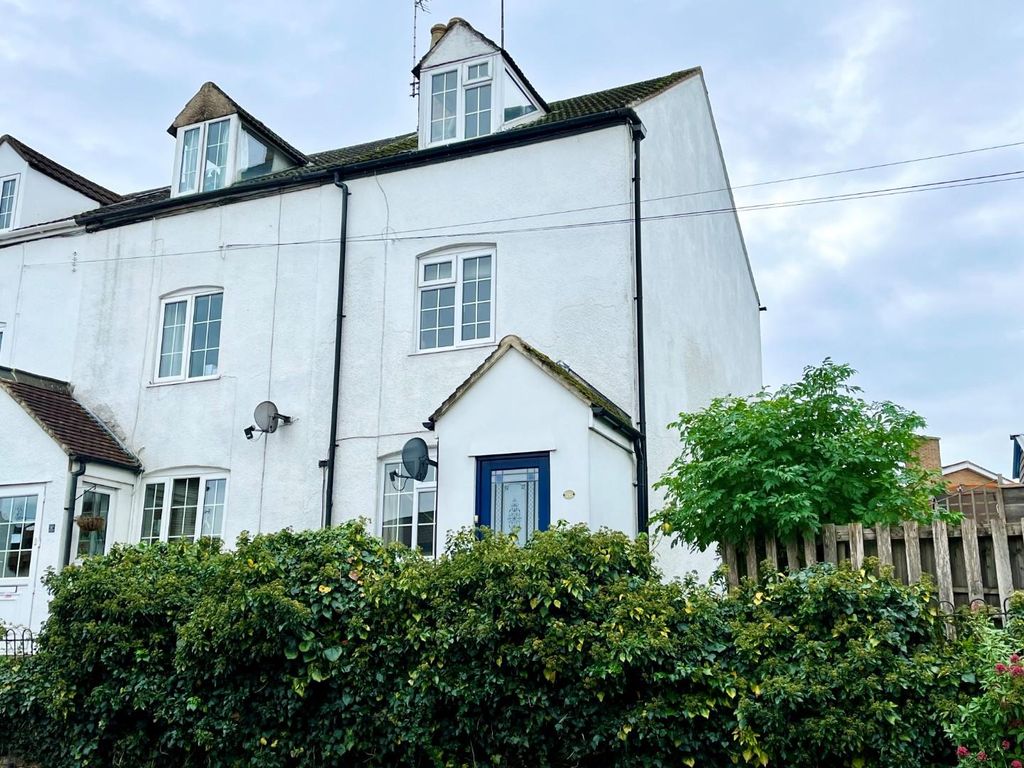 3 bed end terrace house for sale in Chapel Street, Cam, Dursley GL11