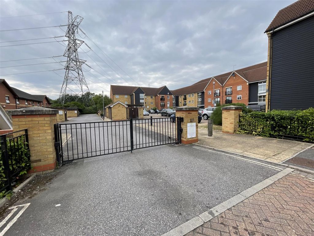 2 bed flat for sale in Howard Road, Chafford Hundred, Grays RM16 Zoopla