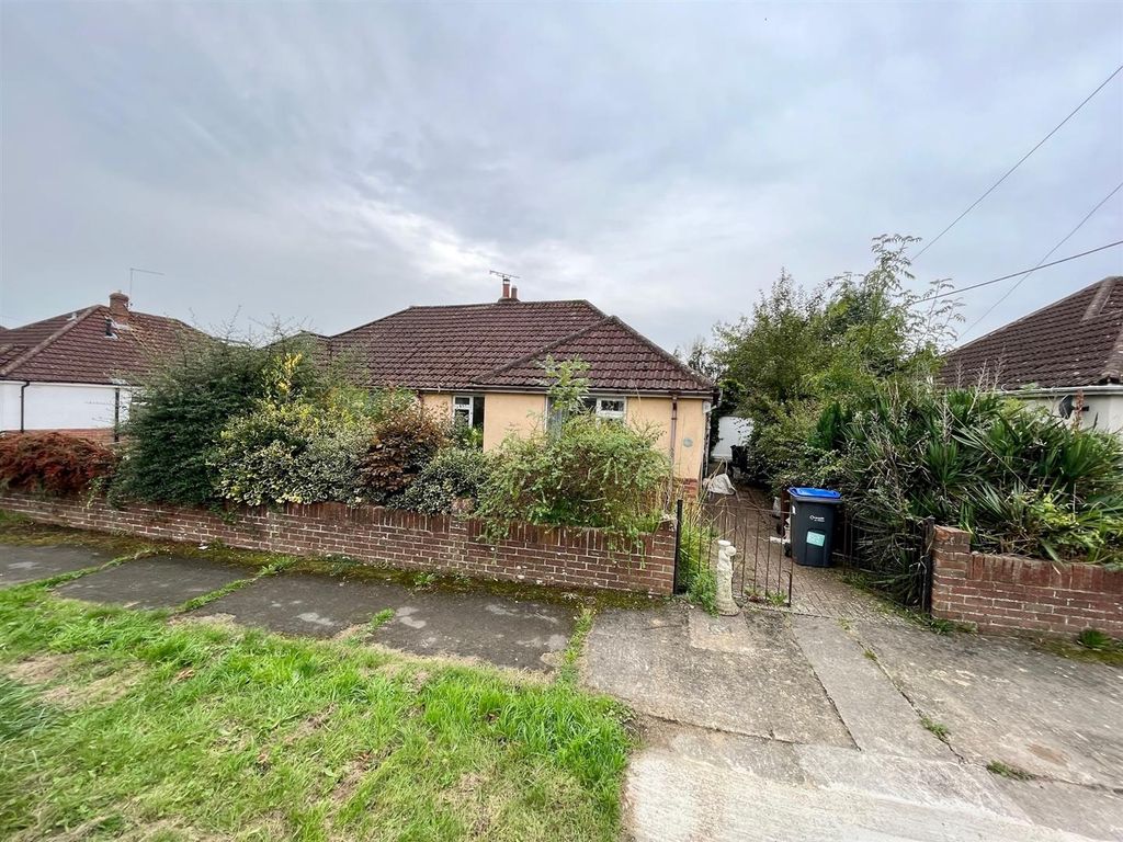 3 bed bungalow for sale in Rowden Road, Chippenham SN15, £235,000 Zoopla