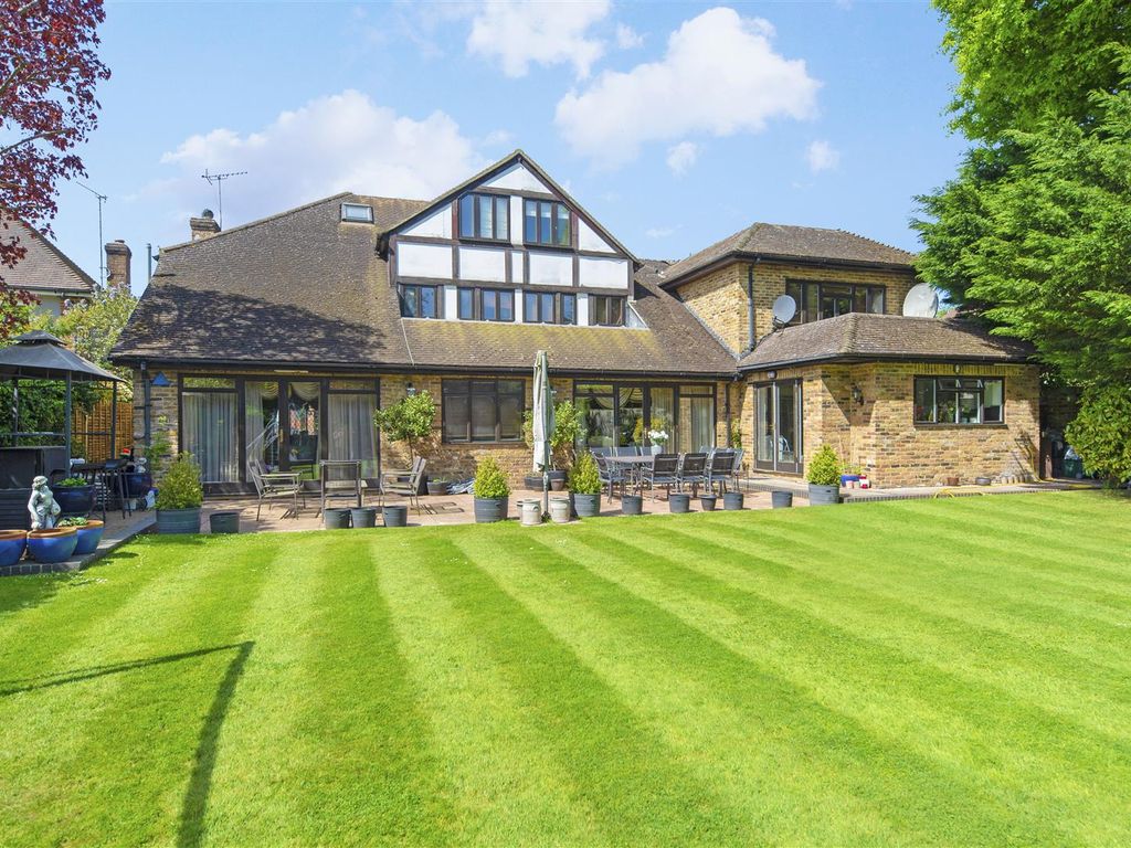 Greenoak Way London SW19  