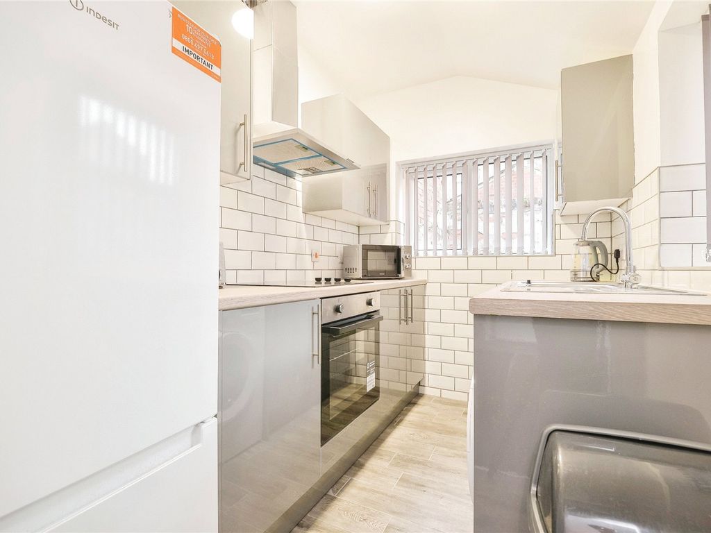 3 bed detached house to rent in Egerton Street, Middlesbrough TS1, £520