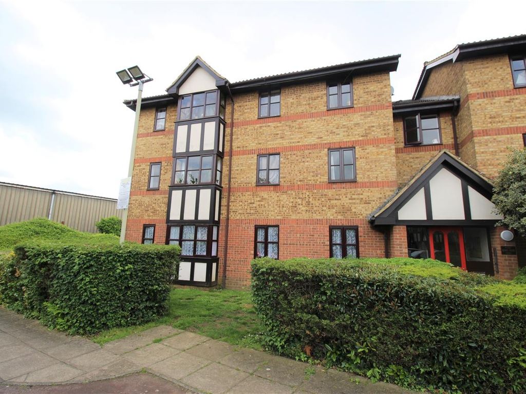 2 bed flat for sale in Redwood Grove, Bedford MK42 Zoopla
