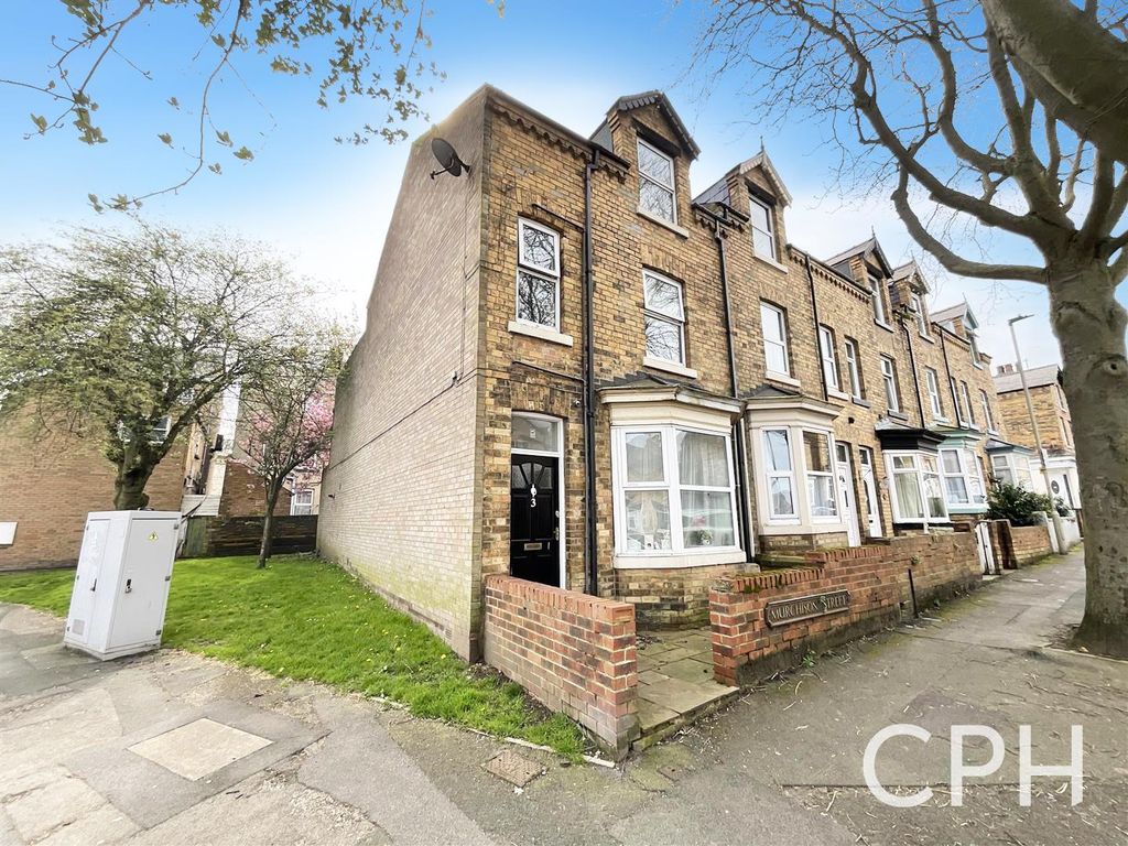 5 bed property for sale in Murchison Street, Scarborough YO12, £120,000