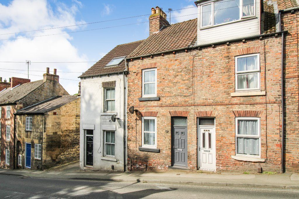 2 bed terraced house for sale in Briggate, Knaresborough, North