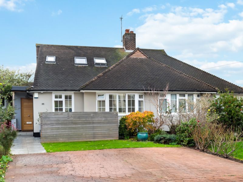 4 bed bungalow for sale in Parkdale Crescent, Worcester Park KT4 Zoopla