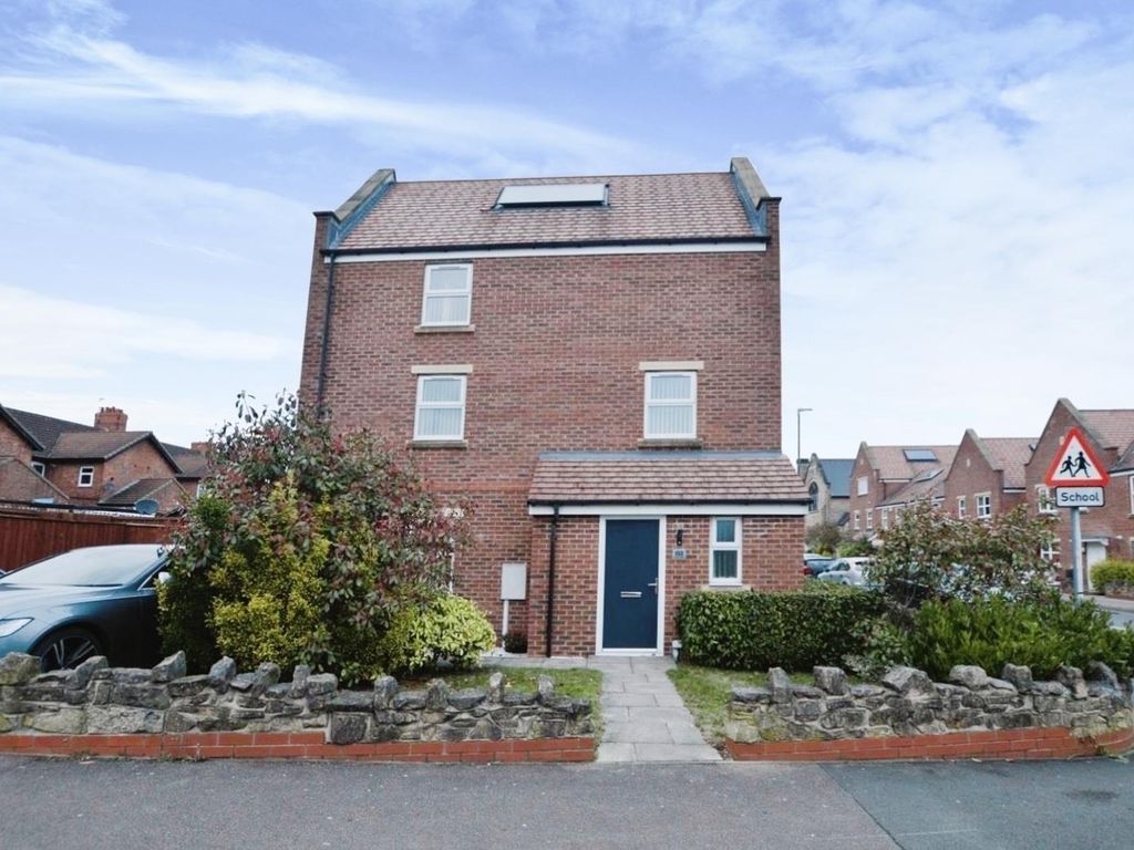 4 bed end terrace house for sale in Church Drive, Shirebrook, Mansfield