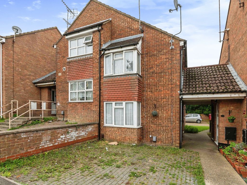 2 bed terraced house for sale in Mount Pleasant Road, Luton