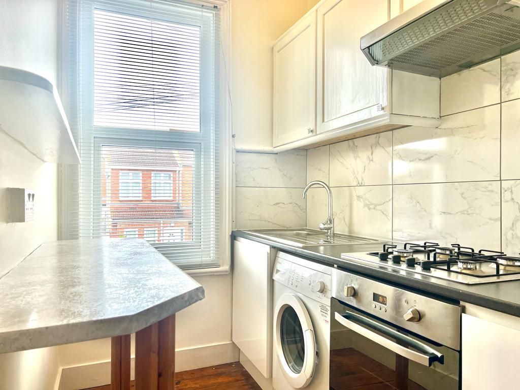 2 bed flat to rent in Spencer Road, Wealdstone, Harrow HA3 Zoopla