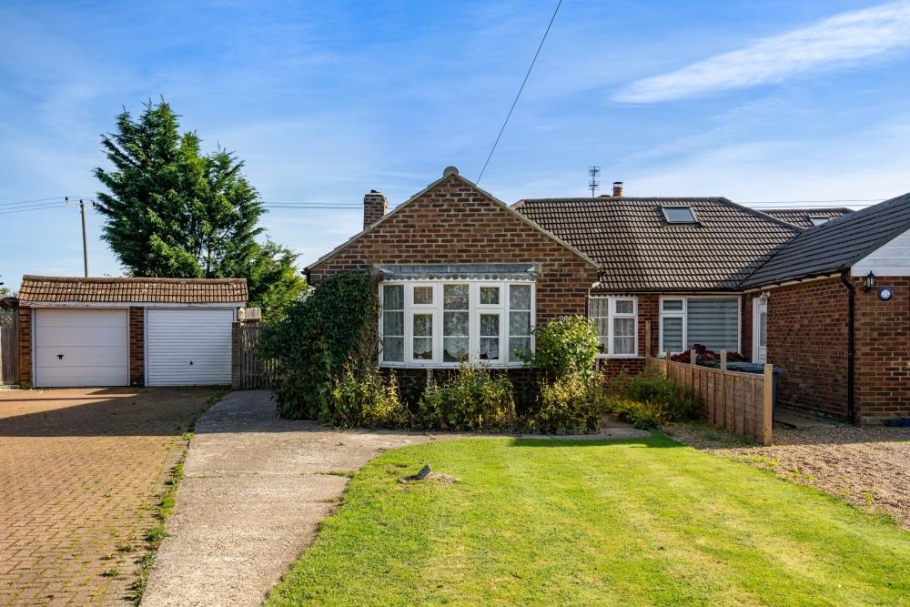 1 bed semidetached bungalow for sale in Widmore Close, Asheridge