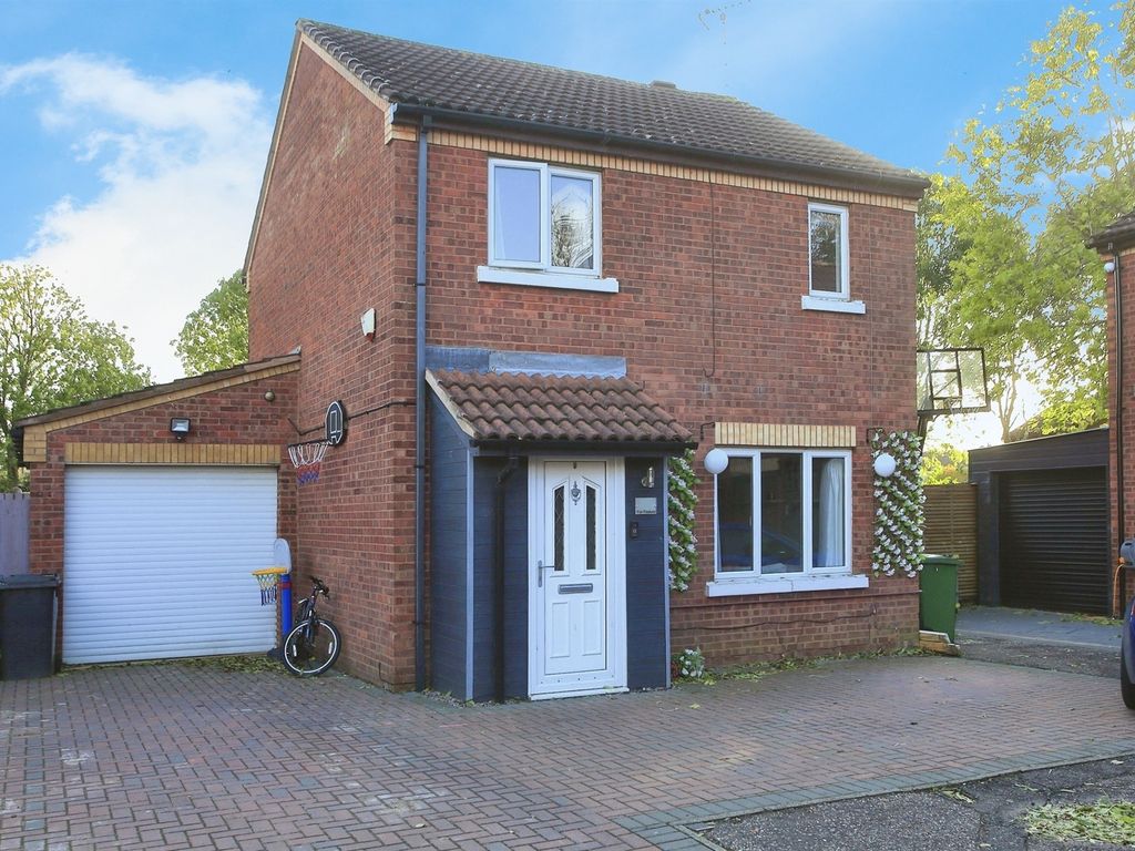 3 bed detached house for sale in Far Pasture, Werrington, Peterborough