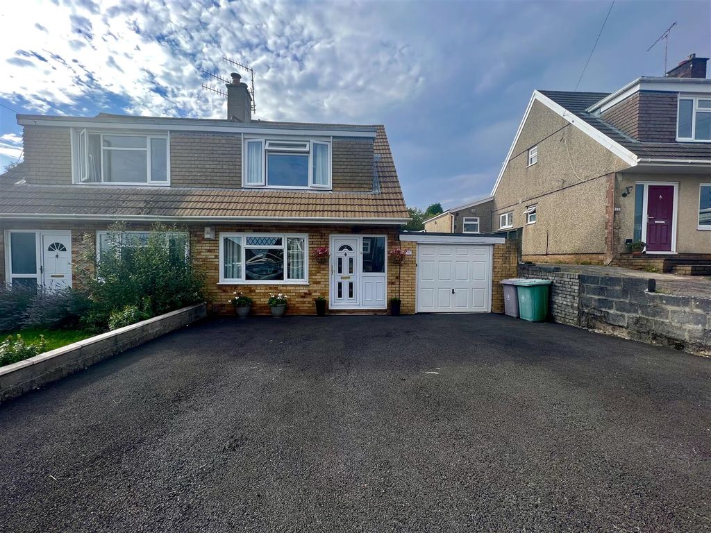 3 bed semidetached house for sale in Howells Road, Dunvant, Swansea