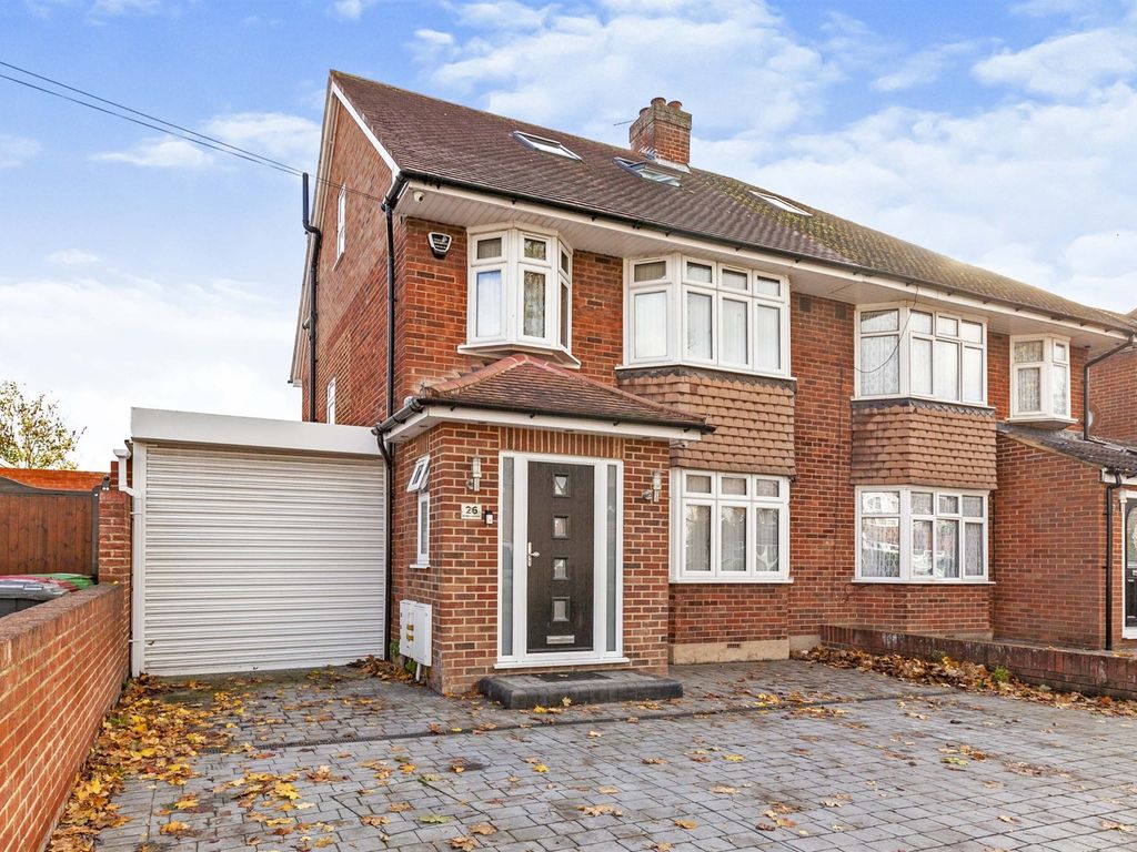 4 bed semidetached house for sale in Marlborough Road, Langley, Slough