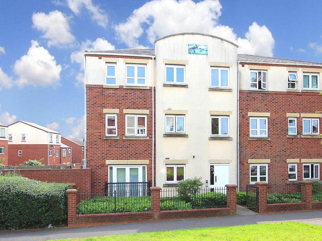 2 bed flat to rent in Waterside Close, Wolverhampton WV2, £725 pcm Zoopla