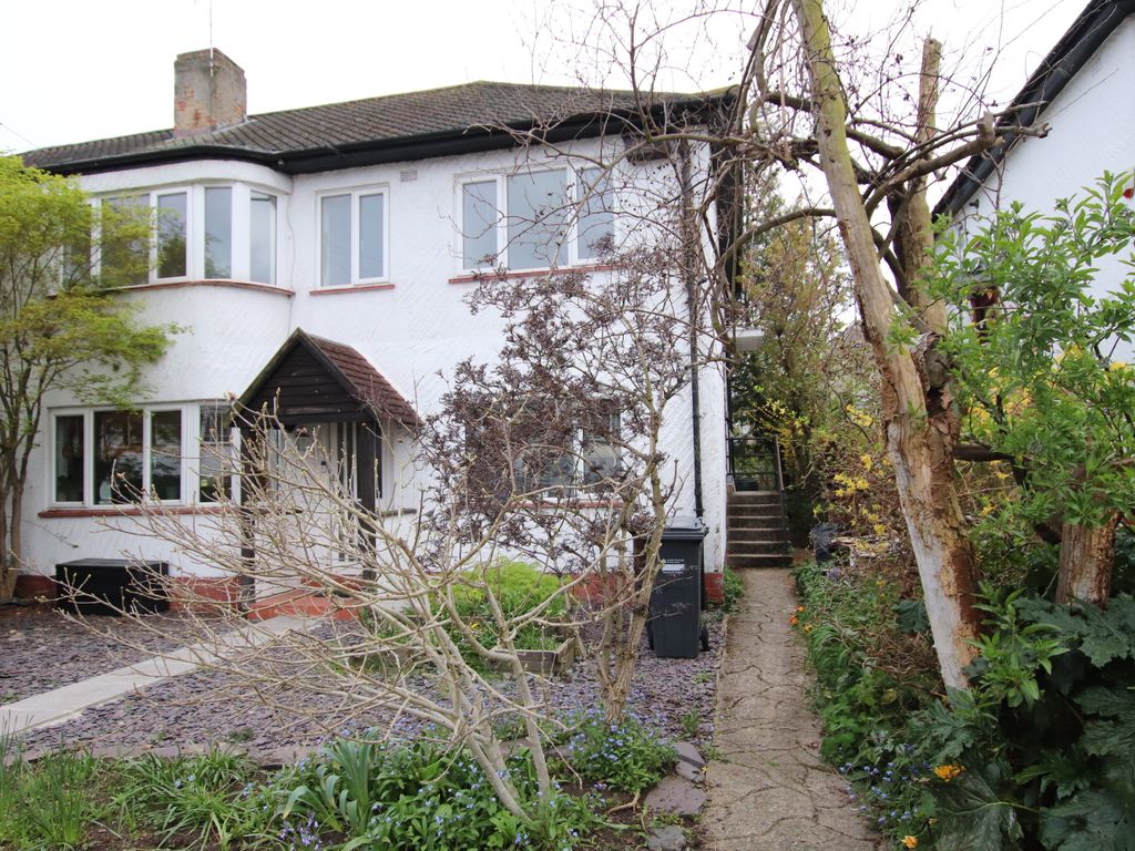 3 bed for sale in Otterburn Gardens, Isleworth TW7, £405,000