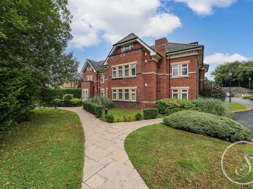 2 bed flat for sale in Sandmoor Avenue, Alwoodley, Leeds LS17, £240,000