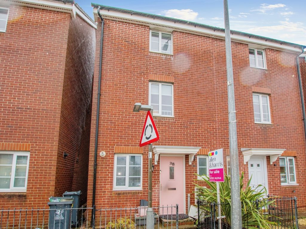 4 bed town house for sale in Matthysens Way, St. Mellons, Cardiff CF3