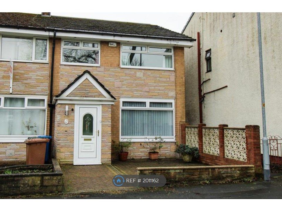 3 bed end terrace house to rent in Cronkeyshaw Road, Rochdale OL12, £1,200 pcm Zoopla