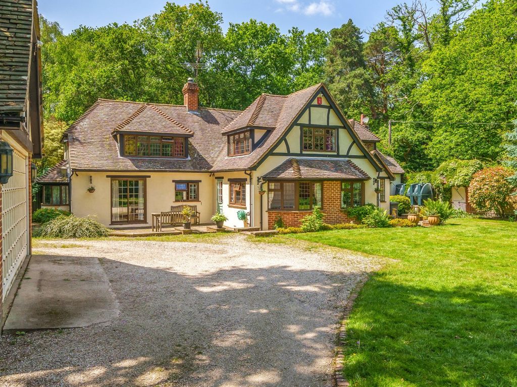 4 bed detached house for sale in Stonehill Road, Ottershaw, Chertsey