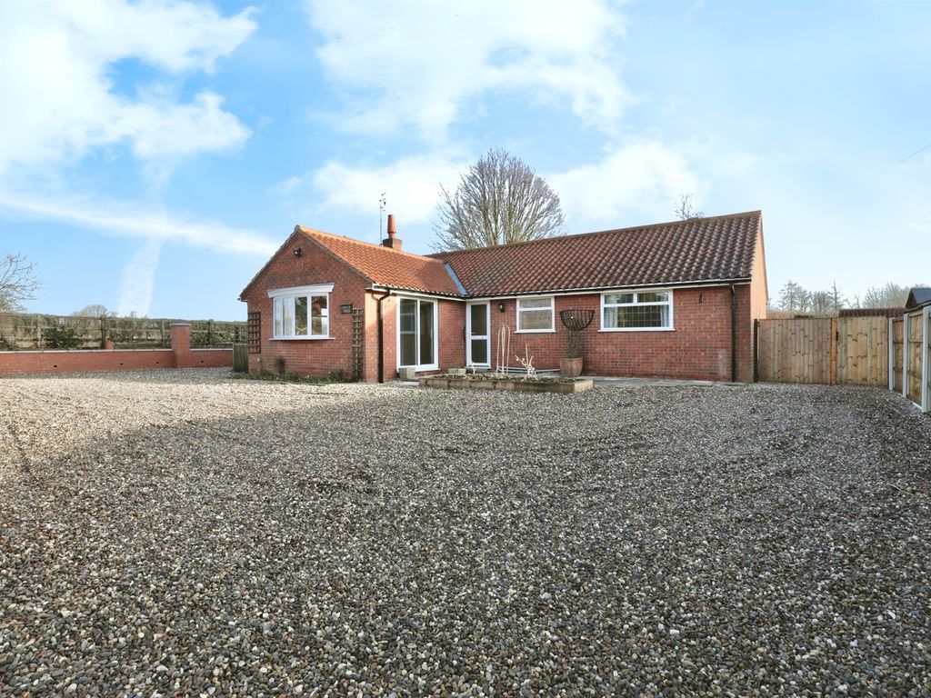 3 bed detached bungalow for sale in Church Street, East Markham, Newark