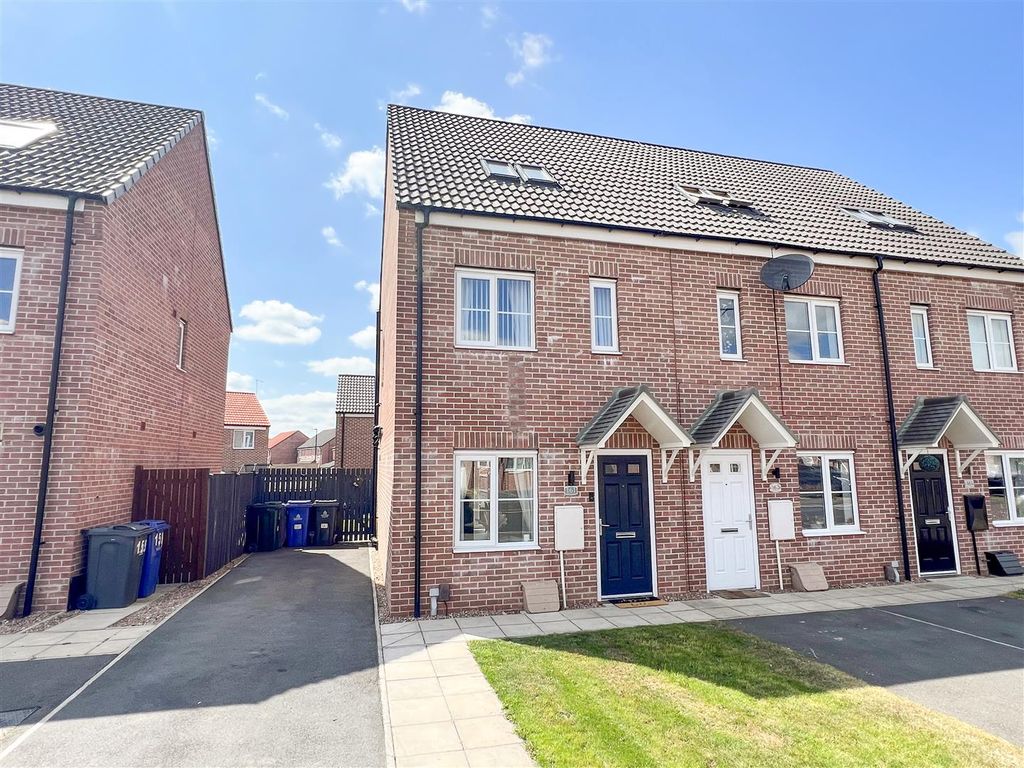 3 bed town house for sale in Dominion Road, Scawthorpe, Doncaster DN5