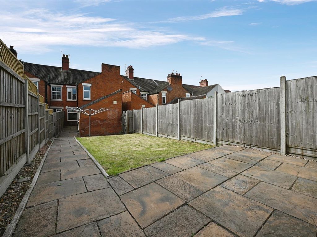 4 bed terraced house for sale in Jubilee Street, Rugby CV21, £220,000 Zoopla