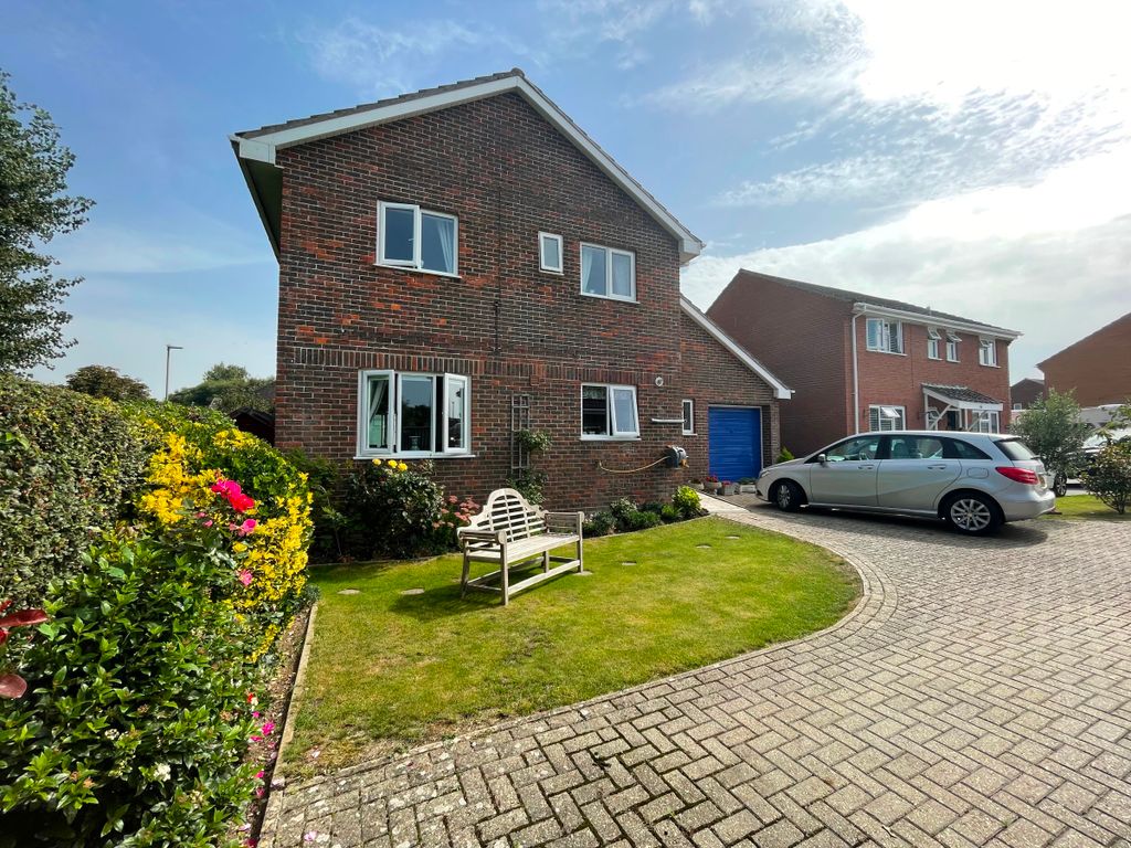 4 bed detached house for sale in Grove Avenue, Weymouth DT4, £500,000