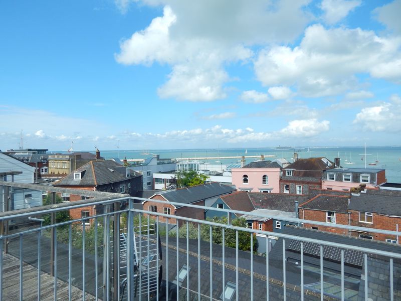 3 bed terraced house to rent in Sun Hill, Cowes PO31, £1,190 pcm Zoopla