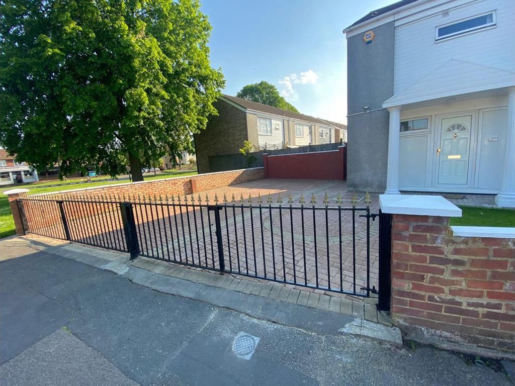 3 bed shared to rent in Wexham Road, Slough SL2, £1,750