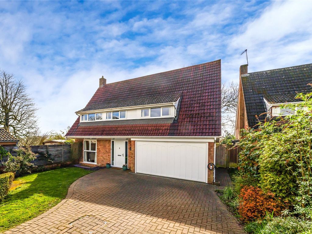 4 bed detached house for sale in Blenheim Crescent, Farnham, Surrey GU9