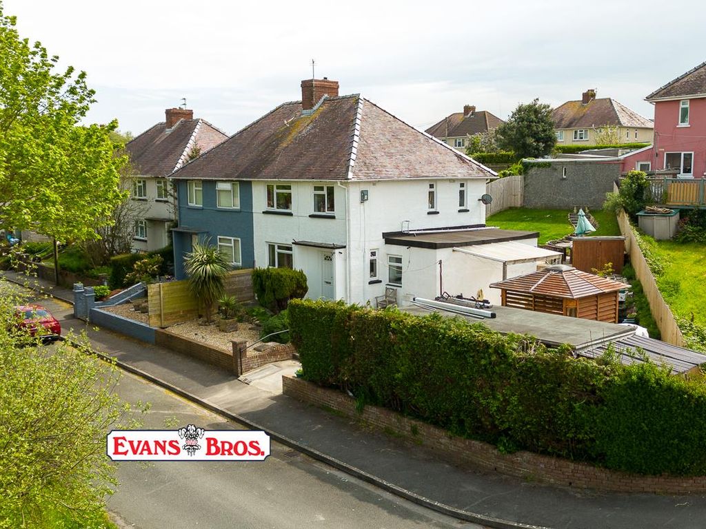 3 bed property for sale in GerYCastell, Kidwelly SA17 Zoopla