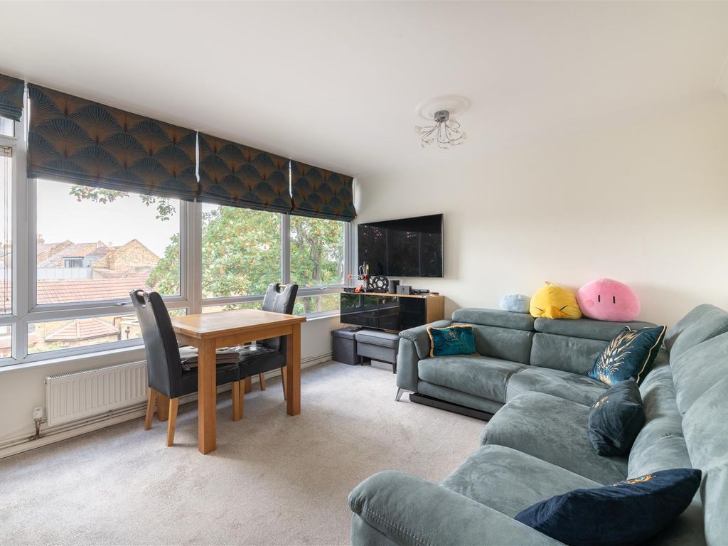 1 bed flat for sale in Chelmsford Road, London E18, £250,000 Zoopla