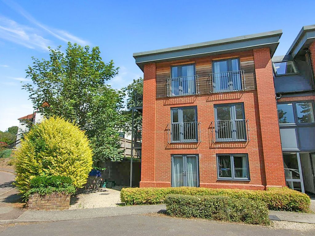 2 bed flat for sale in Old Station Drive, Cheltenham GL53, £200,000