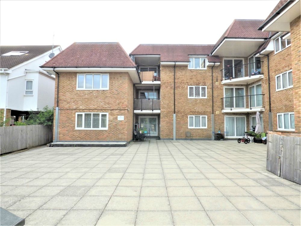 1 bed flat to rent in Green Acres House, Welbeck Avenue, Hayes