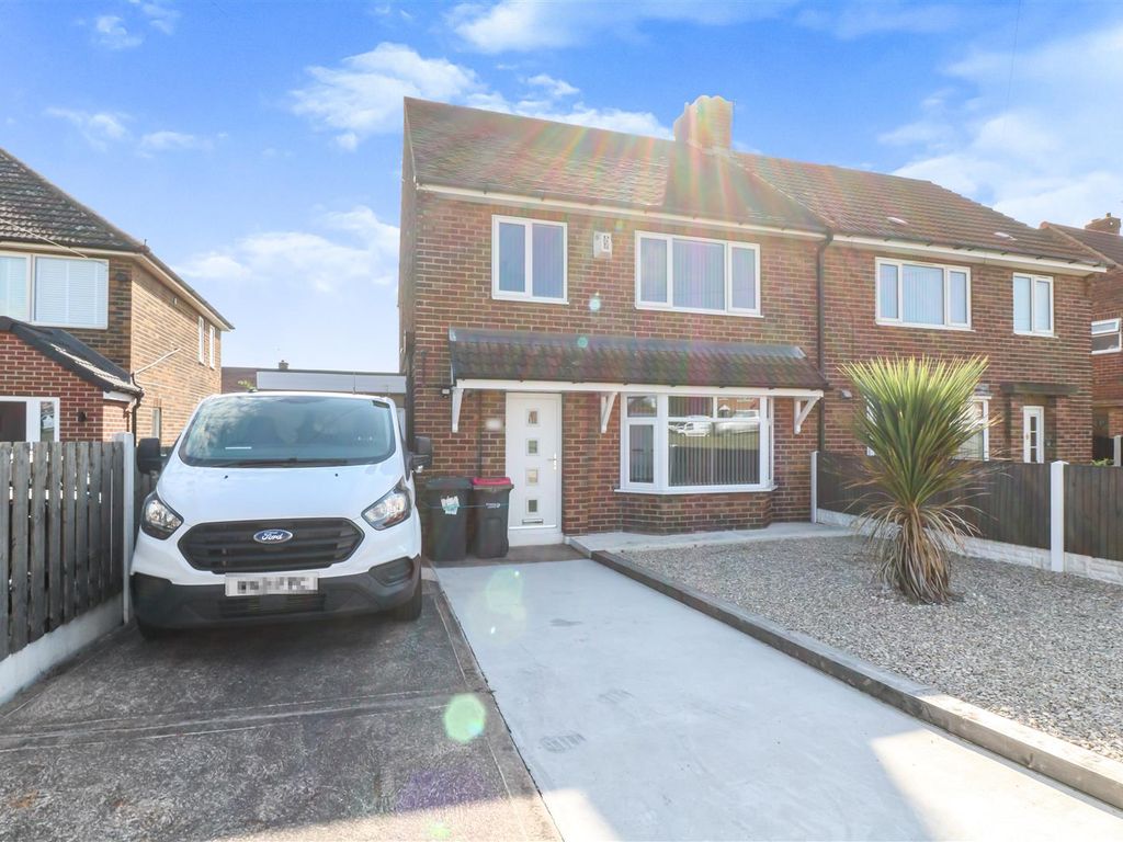 3 bed semidetached house for sale in Braithwell Road, Maltby