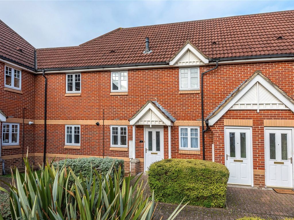 2 bed flat for sale in Barretts Road, Dunton Green, Sevenoaks, Kent