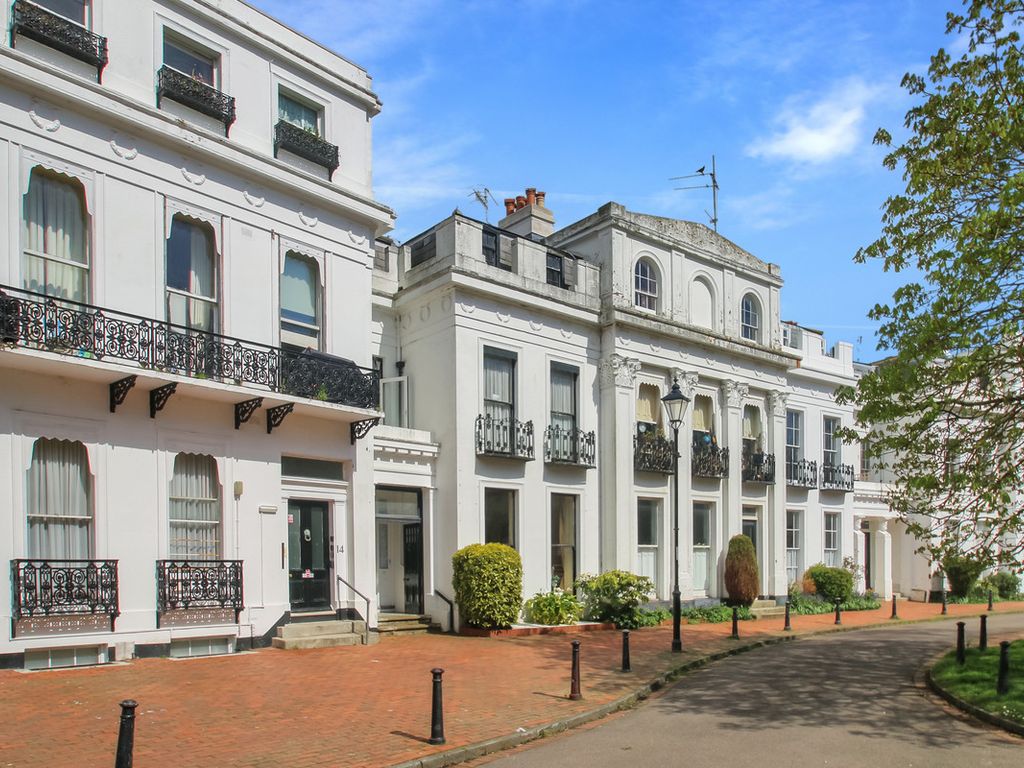 1 bed flat for sale in Park Crescent, Worthing BN11 Zoopla