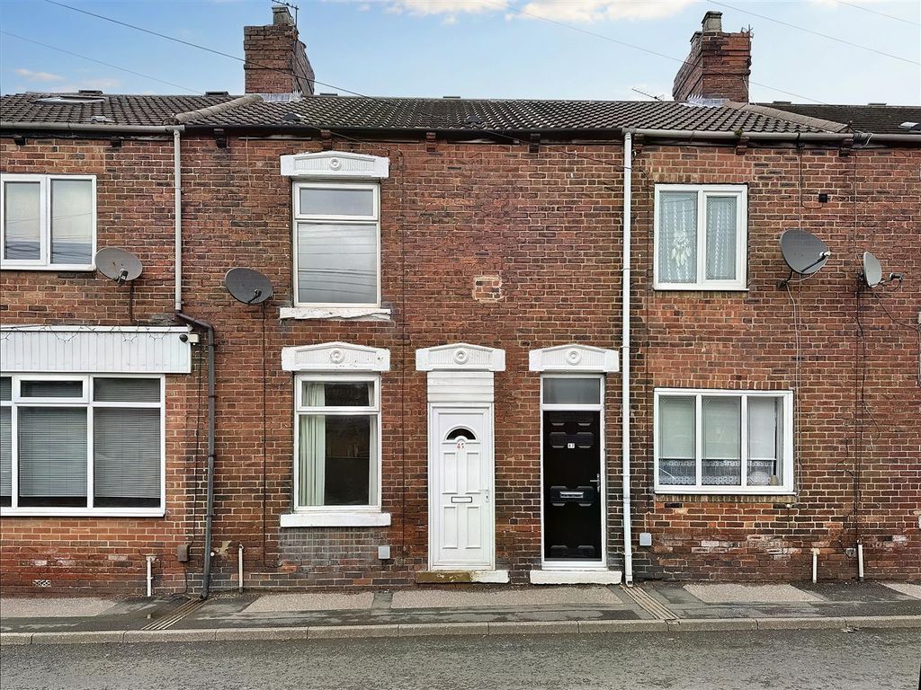 2 bed terraced house for sale in Leeds Road, Cutsyke, Castleford WF10