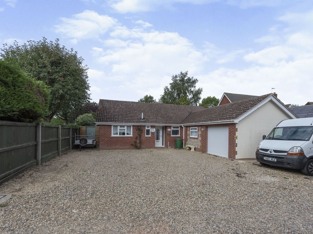 4 bed detached bungalow for sale in Pine View, Bacton, Stowmarket IP14