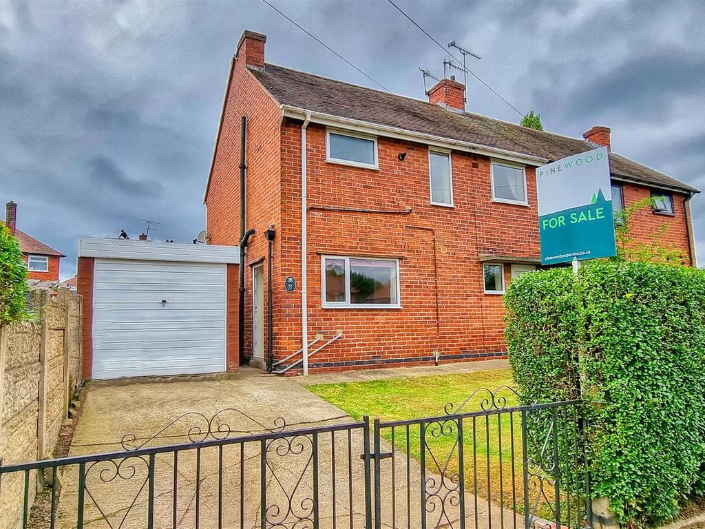 3 bed semidetached house for sale in Westwood Road, Calow