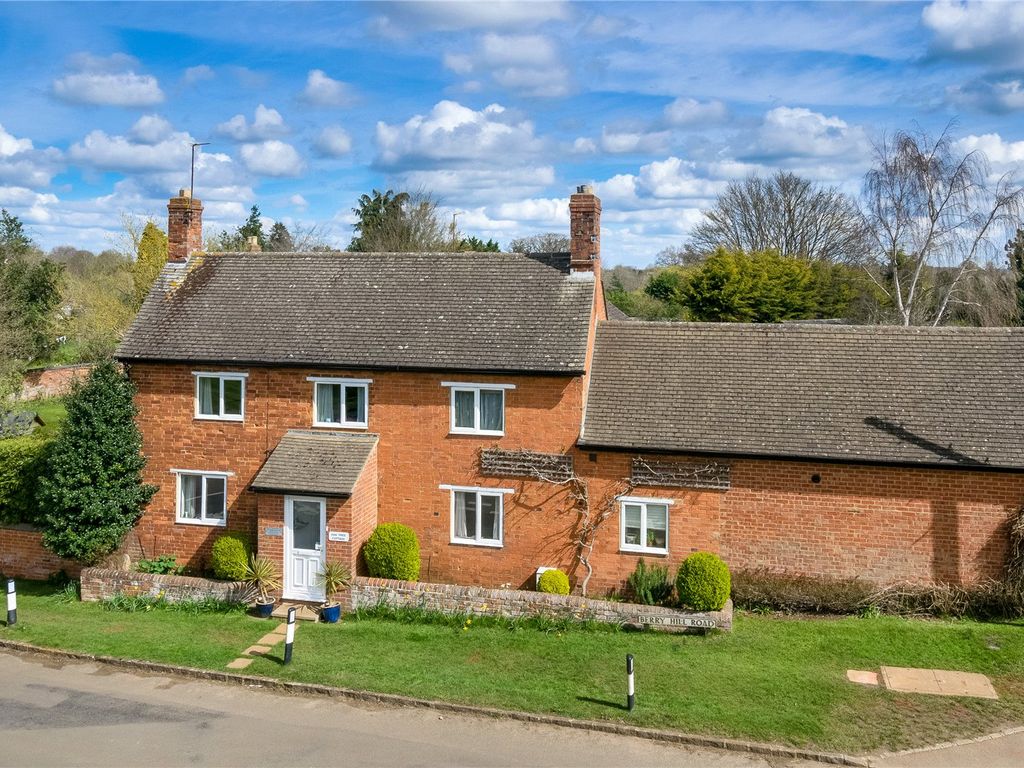 4 bed country house for sale in Berry Hill Road, Adderbury, Banbury