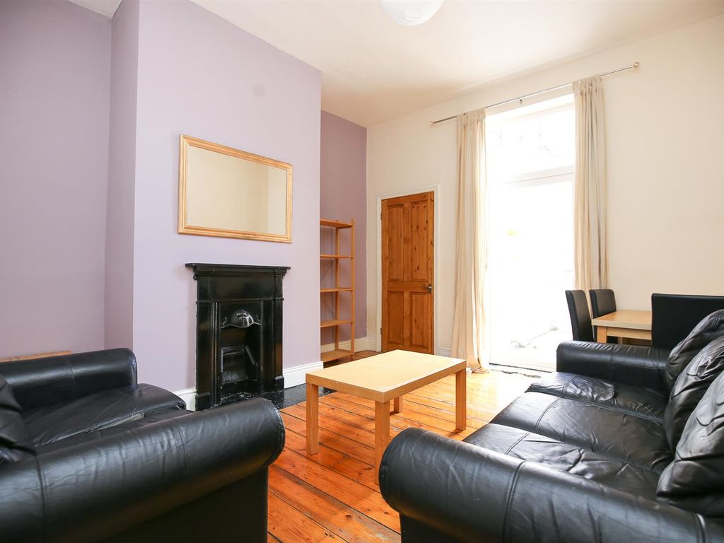 2 bed flat to rent in Whitefield Terrace, Heaton, Newcastle Upon Tyne