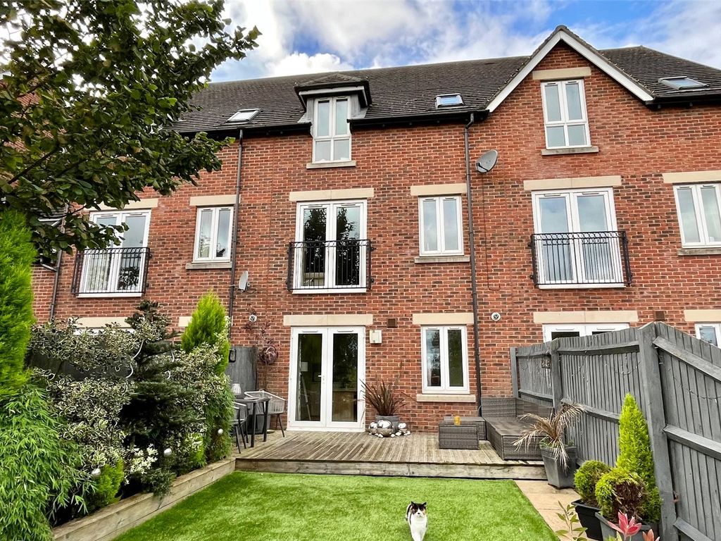 4 bed terraced house for sale in Hillcrest, Belper, Derbyshire DE56, £